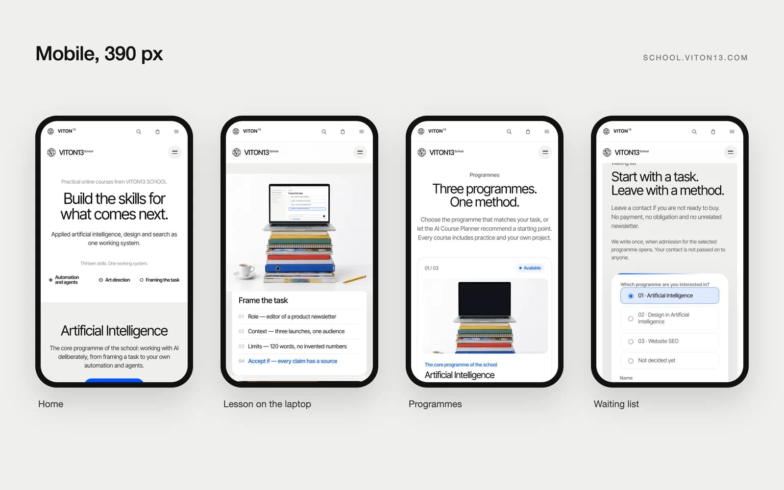 Quatre écrans de téléphone à 390 px sur un fond gris clair : le premier écran avec le titre « Build the skills for what comes next. », la leçon « Frame the task » sous forme de carte lisible sous la photo de l’ordinateur, la section des programmes « Three programmes. One method. » et le formulaire de liste d’attente.
