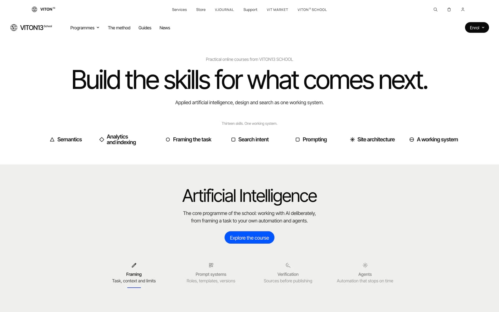 Le premier écran de school.viton13.com sur ordinateur : la barre VITON13 au-dessus du menu propre à l’école avec une pilule noire Enrol, le titre « Build the skills for what comes next. », une rangée de compétences de Semantics à A working system et, en dessous, sur un aplat gris, le cours Artificial Intelligence avec une pilule bleue Explore the course et quatre onglets.